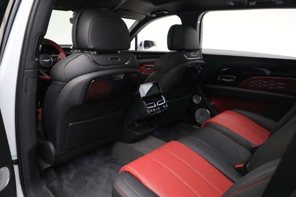 Used 2025 Bentley Bentayga EWB Azure V8 for sale $259,900 at Alfa Romeo of Westport in Westport CT 06880 18