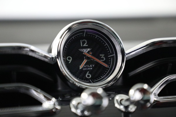 Used 2025 Bentley Bentayga EWB Azure V8 for sale $259,900 at Alfa Romeo of Westport in Westport CT 06880 20