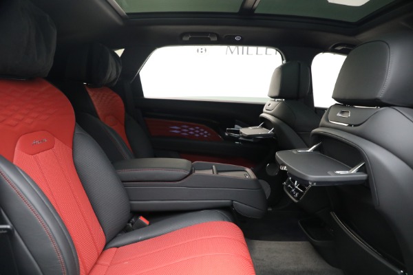 Used 2025 Bentley Bentayga EWB Azure V8 for sale $259,900 at Alfa Romeo of Westport in Westport CT 06880 25