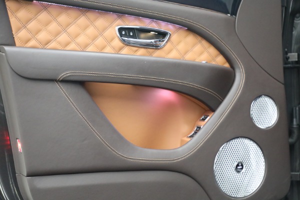Used 2021 Bentley Bentayga V8 for sale Sold at Alfa Romeo of Westport in Westport CT 06880 18