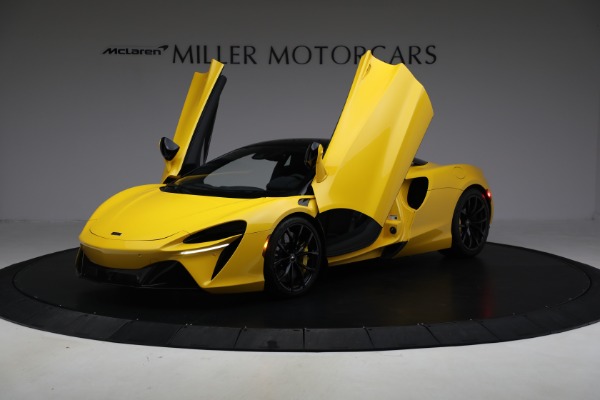 Used 2024 McLaren Artura for sale $193,900 at Alfa Romeo of Westport in Westport CT 06880 14