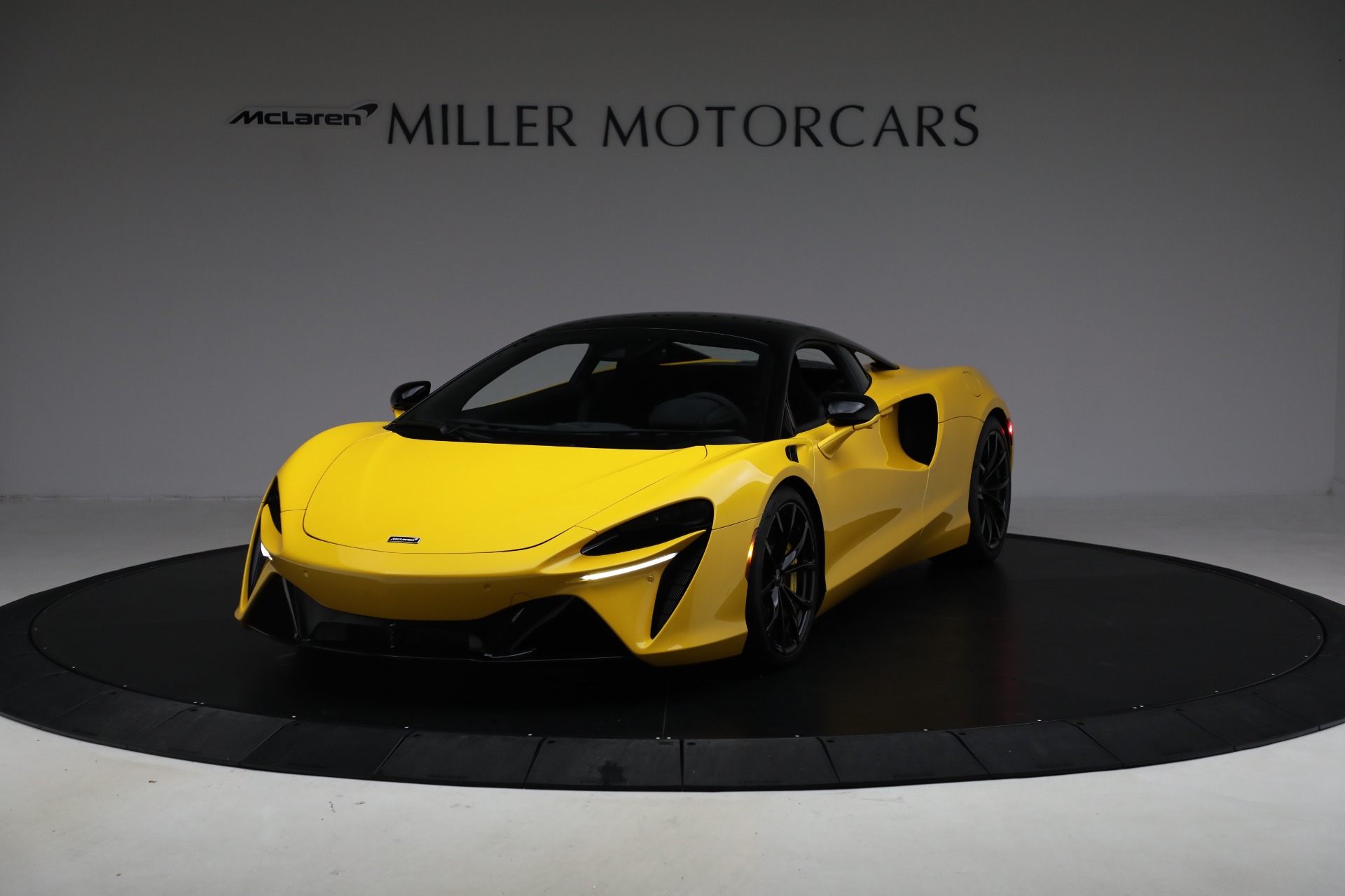 Used 2024 McLaren Artura for sale $193,900 at Alfa Romeo of Westport in Westport CT 06880 1