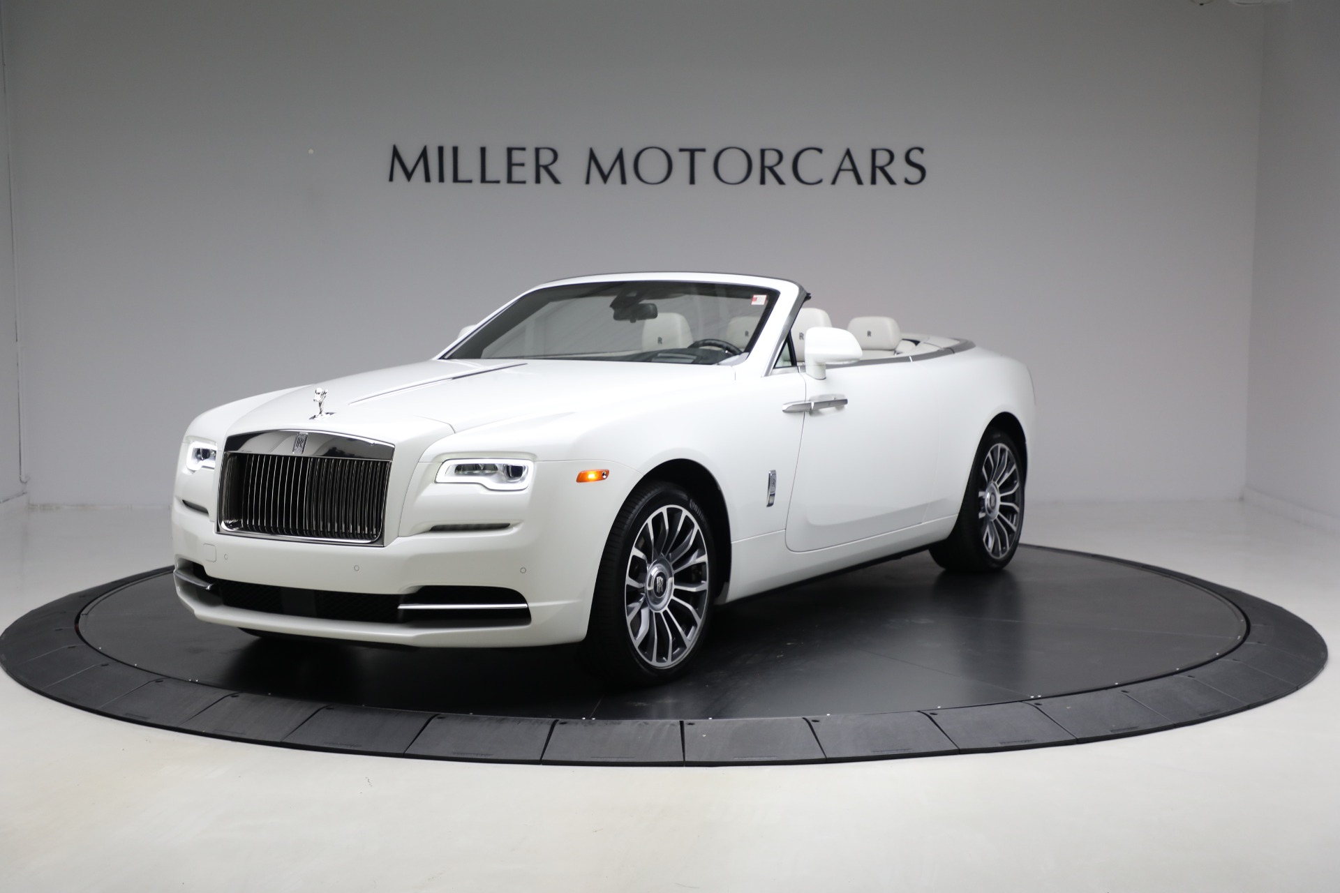 Used 2019 Rolls-Royce Dawn for sale Sold at Alfa Romeo of Westport in Westport CT 06880 1