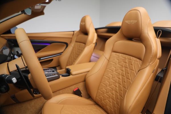 New 2026 Aston Martin Vanquish Volante for sale $581,800 at Alfa Romeo of Westport in Westport CT 06880 27