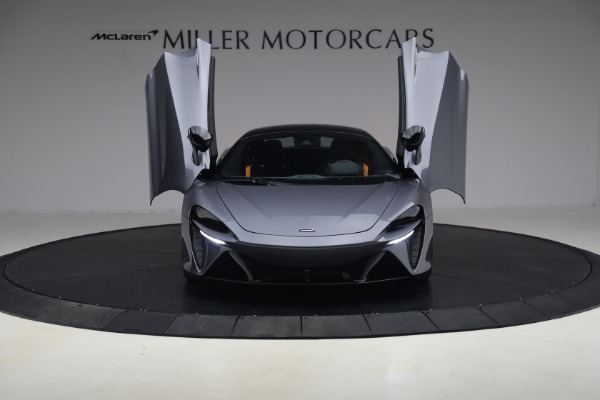 Used 2024 McLaren Artura Performance for sale $191,900 at Alfa Romeo of Westport in Westport CT 06880 14