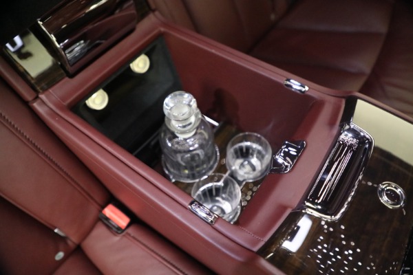 Used 2018 Rolls-Royce Phantom EWB for sale $299,900 at Alfa Romeo of Westport in Westport CT 06880 27