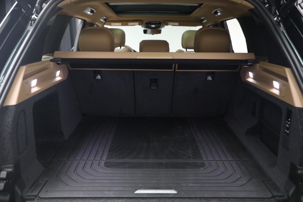 Used 2025 Land Rover Range Rover P530 SE for sale Sold at Alfa Romeo of Westport in Westport CT 06880 28