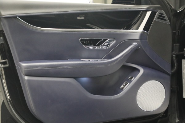 Used 2023 Bentley Flying Spur V8 for sale $143,900 at Alfa Romeo of Westport in Westport CT 06880 18