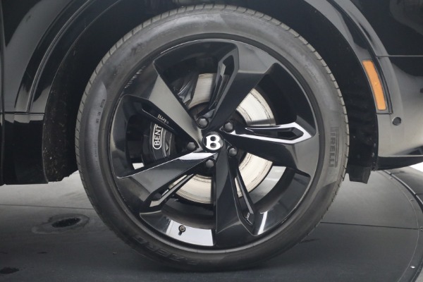 Used 2023 Bentley Bentayga EWB Azure V8 First Edition for sale $173,900 at Alfa Romeo of Westport in Westport CT 06880 17