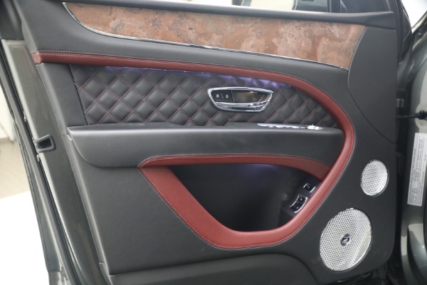 Used 2022 Bentley Bentayga V8 for sale $151,900 at Alfa Romeo of Westport in Westport CT 06880 17