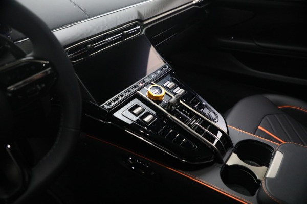 New 2026 Aston Martin Vantage S for sale $251,000 at Alfa Romeo of Westport in Westport CT 06880 22