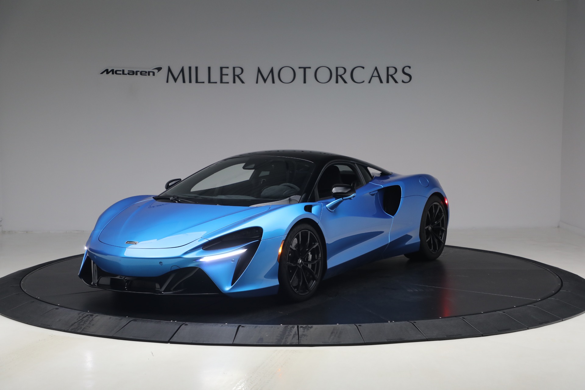 Used 2024 McLaren Artura Performance for sale $182,900 at Alfa Romeo of Westport in Westport CT 06880 1