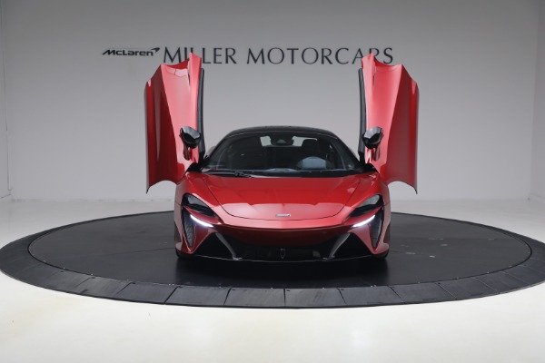 Used 2023 McLaren Artura Performance for sale $179,900 at Alfa Romeo of Westport in Westport CT 06880 13
