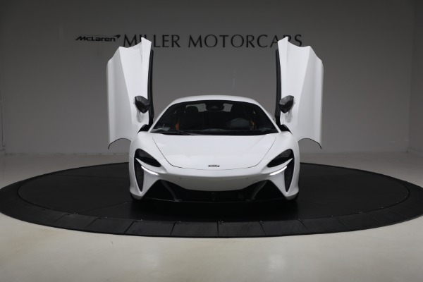 Used 2023 McLaren Artura Performance for sale $162,900 at Alfa Romeo of Westport in Westport CT 06880 13