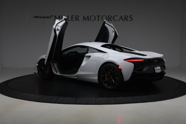 Used 2023 McLaren Artura Performance for sale $162,900 at Alfa Romeo of Westport in Westport CT 06880 16