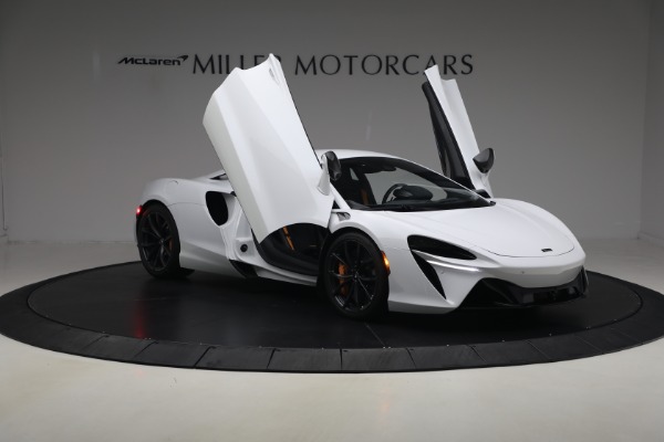 Used 2023 McLaren Artura Performance for sale $162,900 at Alfa Romeo of Westport in Westport CT 06880 20