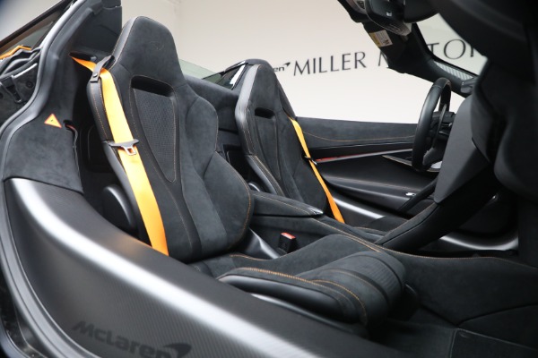 Used 2025 McLaren 750S Spider Performance for sale $369,900 at Alfa Romeo of Westport in Westport CT 06880 24