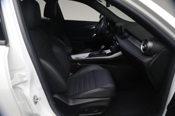 Used 2024 Alfa Romeo Tonale Hybrid Ti for sale $28,900 at Alfa Romeo of Westport in Westport CT 06880 14