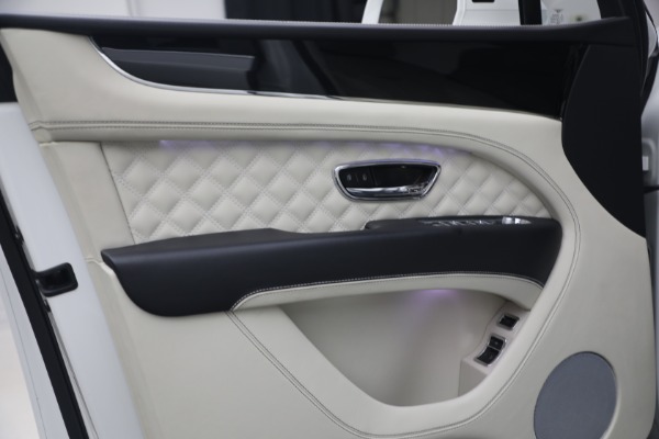 Used 2022 Bentley Bentayga V8 for sale $137,900 at Alfa Romeo of Westport in Westport CT 06880 18