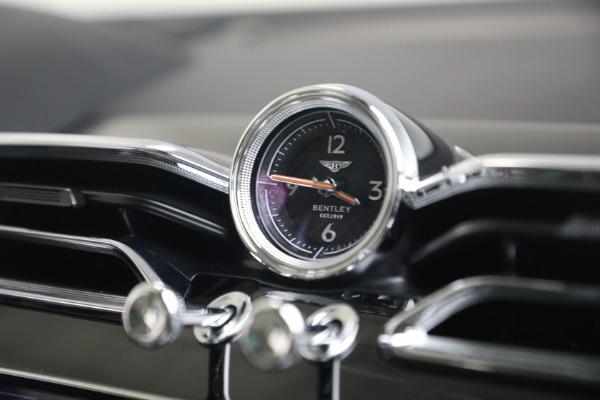Used 2022 Bentley Bentayga V8 for sale $137,900 at Alfa Romeo of Westport in Westport CT 06880 25