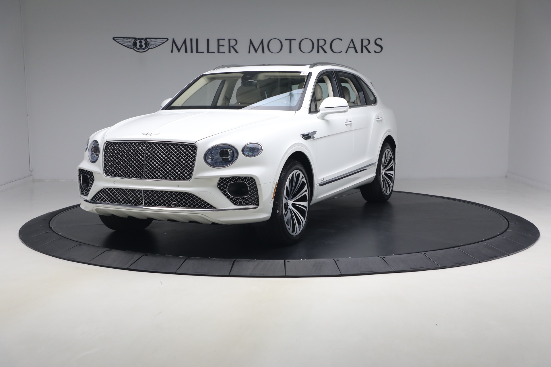 Used 2022 Bentley Bentayga V8 for sale $137,900 at Alfa Romeo of Westport in Westport CT 06880 1