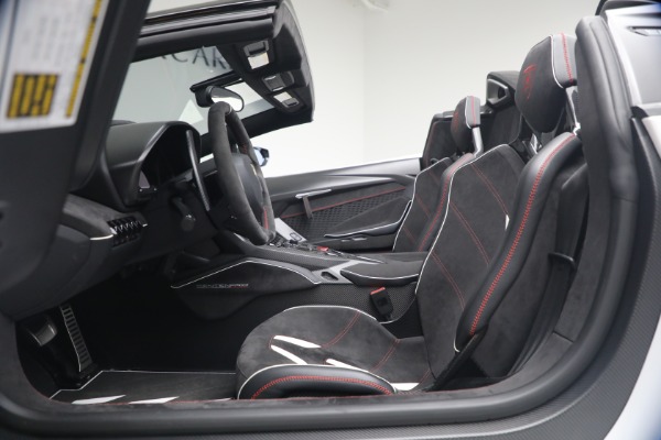 Used 2017 Lamborghini Centenario Roadster for sale $3,995,000 at Alfa Romeo of Westport in Westport CT 06880 11