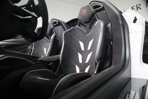 Used 2017 Lamborghini Centenario Roadster for sale $3,995,000 at Alfa Romeo of Westport in Westport CT 06880 12