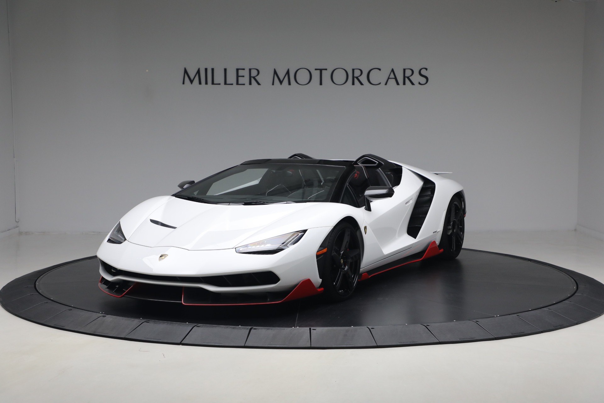 Used 2017 Lamborghini Centenario Roadster for sale $3,995,000 at Alfa Romeo of Westport in Westport CT 06880 1