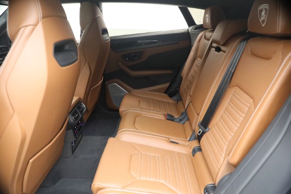 Used 2025 Lamborghini Urus SE for sale $305,900 at Alfa Romeo of Westport in Westport CT 06880 16