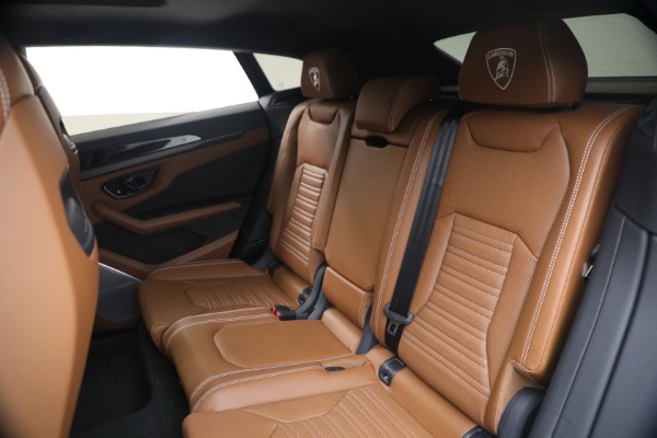 Used 2025 Lamborghini Urus SE for sale $305,900 at Alfa Romeo of Westport in Westport CT 06880 17