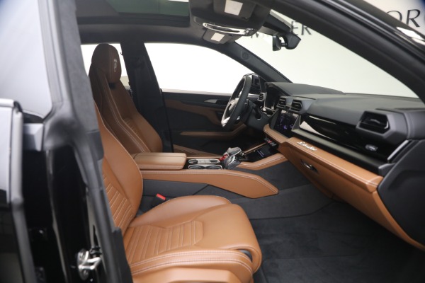 Used 2025 Lamborghini Urus SE for sale $305,900 at Alfa Romeo of Westport in Westport CT 06880 19