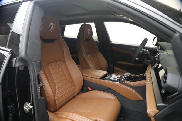 Used 2025 Lamborghini Urus SE for sale $305,900 at Alfa Romeo of Westport in Westport CT 06880 20