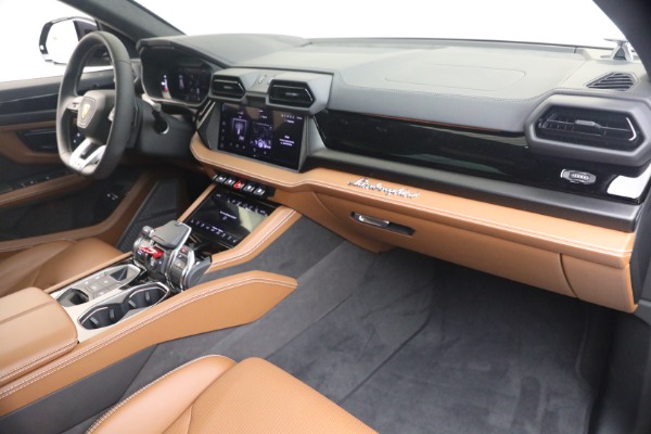 Used 2025 Lamborghini Urus SE for sale $305,900 at Alfa Romeo of Westport in Westport CT 06880 21