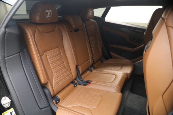 Used 2025 Lamborghini Urus SE for sale $305,900 at Alfa Romeo of Westport in Westport CT 06880 23