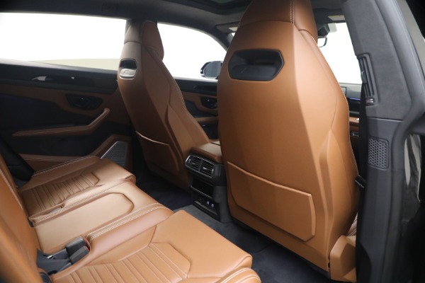 Used 2025 Lamborghini Urus SE for sale $305,900 at Alfa Romeo of Westport in Westport CT 06880 24