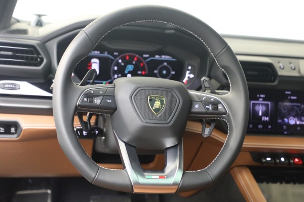 Used 2025 Lamborghini Urus SE for sale $305,900 at Alfa Romeo of Westport in Westport CT 06880 25