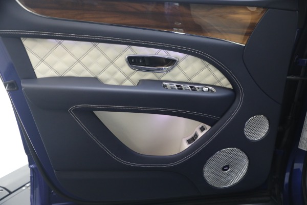 Used 2022 Bentley Bentayga V8 for sale $129,900 at Alfa Romeo of Westport in Westport CT 06880 16