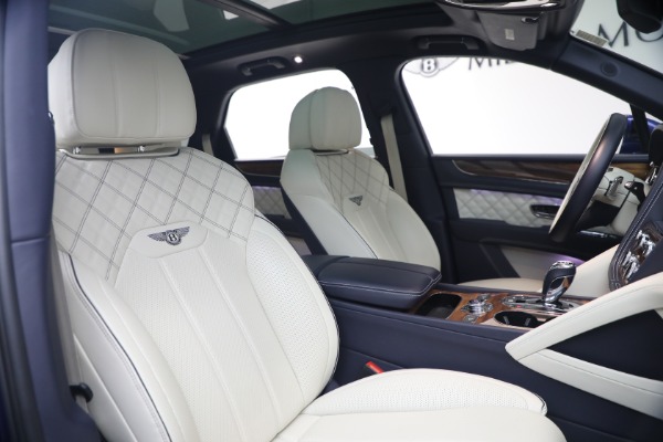 Used 2022 Bentley Bentayga V8 for sale $129,900 at Alfa Romeo of Westport in Westport CT 06880 24