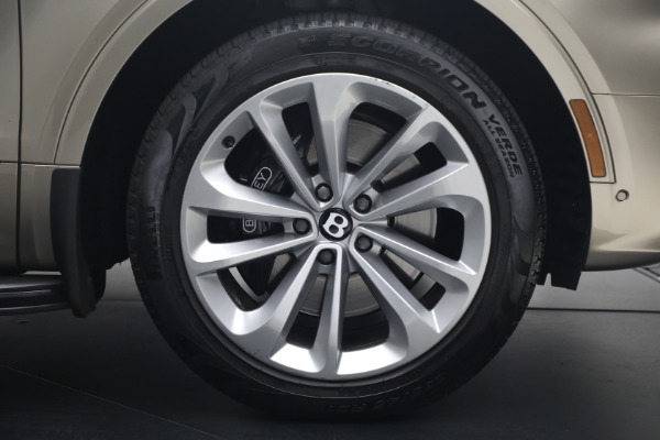 Used 2021 Bentley Bentayga V8 for sale $119,900 at Alfa Romeo of Westport in Westport CT 06880 16