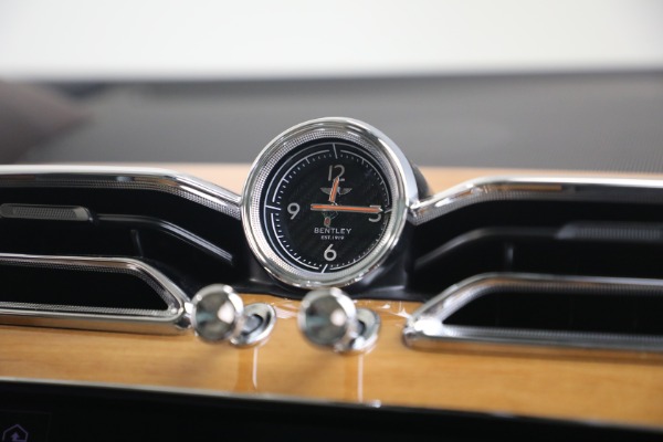 Used 2021 Bentley Bentayga V8 for sale $119,900 at Alfa Romeo of Westport in Westport CT 06880 24