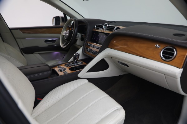 Used 2021 Bentley Bentayga V8 for sale $119,900 at Alfa Romeo of Westport in Westport CT 06880 25