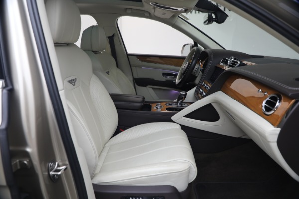 Used 2021 Bentley Bentayga V8 for sale $119,900 at Alfa Romeo of Westport in Westport CT 06880 26