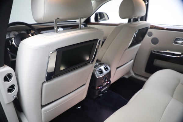 Used 2014 Rolls-Royce Ghost for sale $139,900 at Alfa Romeo of Westport in Westport CT 06880 25