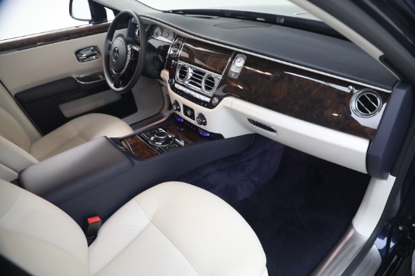 Used 2014 Rolls-Royce Ghost for sale $139,900 at Alfa Romeo of Westport in Westport CT 06880 26