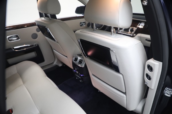 Used 2014 Rolls-Royce Ghost for sale $139,900 at Alfa Romeo of Westport in Westport CT 06880 27