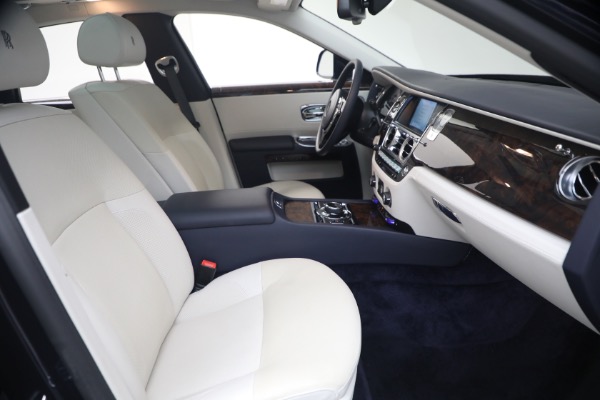 Used 2014 Rolls-Royce Ghost for sale $139,900 at Alfa Romeo of Westport in Westport CT 06880 28