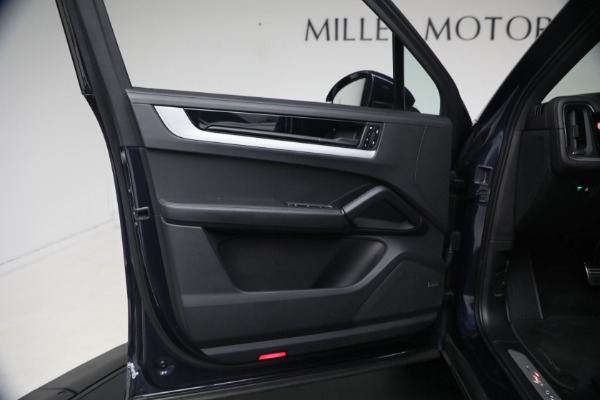 Used 2024 Porsche Cayenne S for sale $79,900 at Alfa Romeo of Westport in Westport CT 06880 28