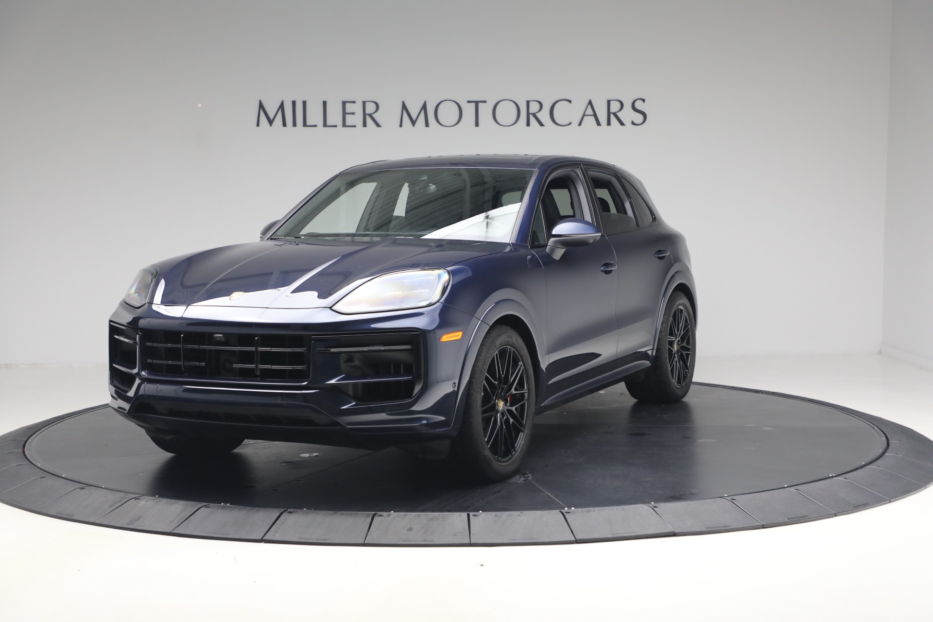 Used 2024 Porsche Cayenne S for sale $79,900 at Alfa Romeo of Westport in Westport CT 06880 1
