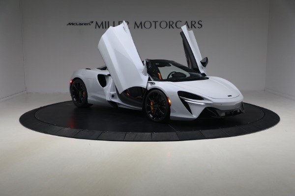 New 2026 McLaren Artura Spider Vision for sale $337,400 at Alfa Romeo of Westport in Westport CT 06880 19