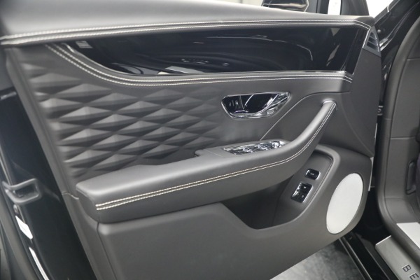 Used 2022 Bentley Flying Spur W12 for sale $195,900 at Alfa Romeo of Westport in Westport CT 06880 18